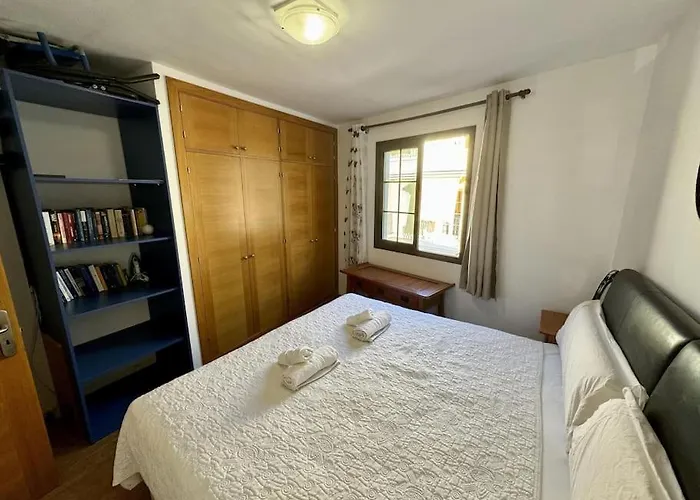 Edificio Marta La Caleta *