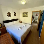 Edificio Marta La Caleta Daire